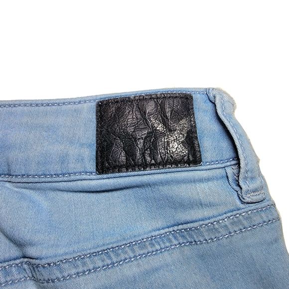 🎉 LAST CHANCE! 🎉 AEO Light Wash Distressed Jegging High Rise Size 4 Short - Picture 7 of 9